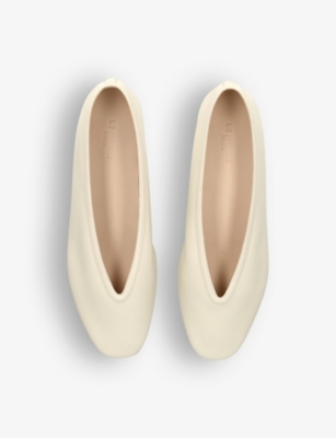 Shop Le Monde Beryl Women's White Luna Pointed-toe Leather Pumps