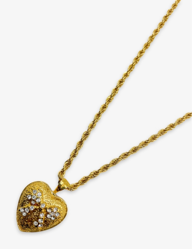 Heart pendant metal necklace
