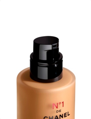 Chanel B80 <strong>n°1 De  Revitalizing Foundation</strong>illuminates - Hydrates - Protects 30ml