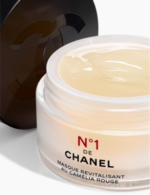 CHANEL: <strong>N°1 DE CHANEL REVITALISING MASK</strong> Exfoliates - Evens - Smooths 50g