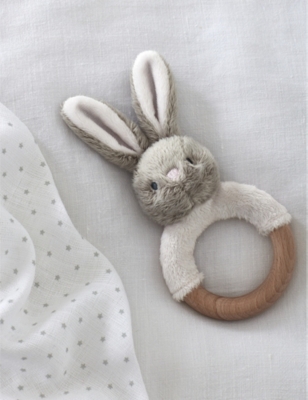 THE LITTLE WHITE COMPANY: Bonnie Bunny recycled-polyester and wood rattle 12cm