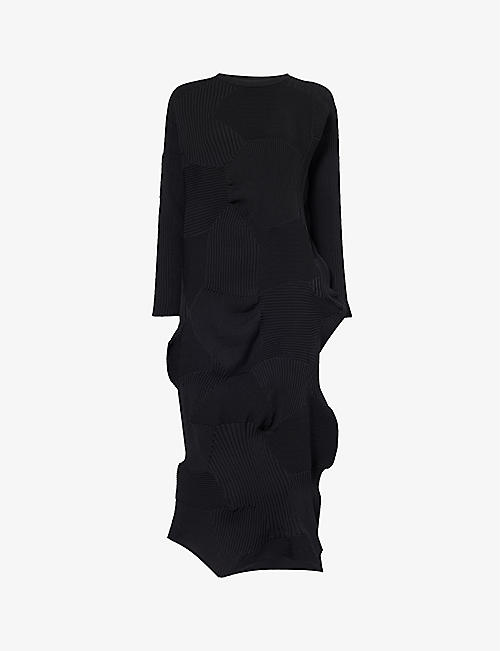 ISSEY MIYAKE: Kone Kone asymmetric-hem knitted midi dress