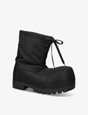 Shop Balenciaga Alaska Low Chunky-sole Rubber Boots In Black