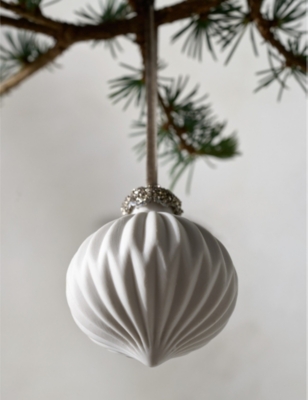 THE WHITE COMPANY: Ribbed ceramic Christmas decoration 6cm