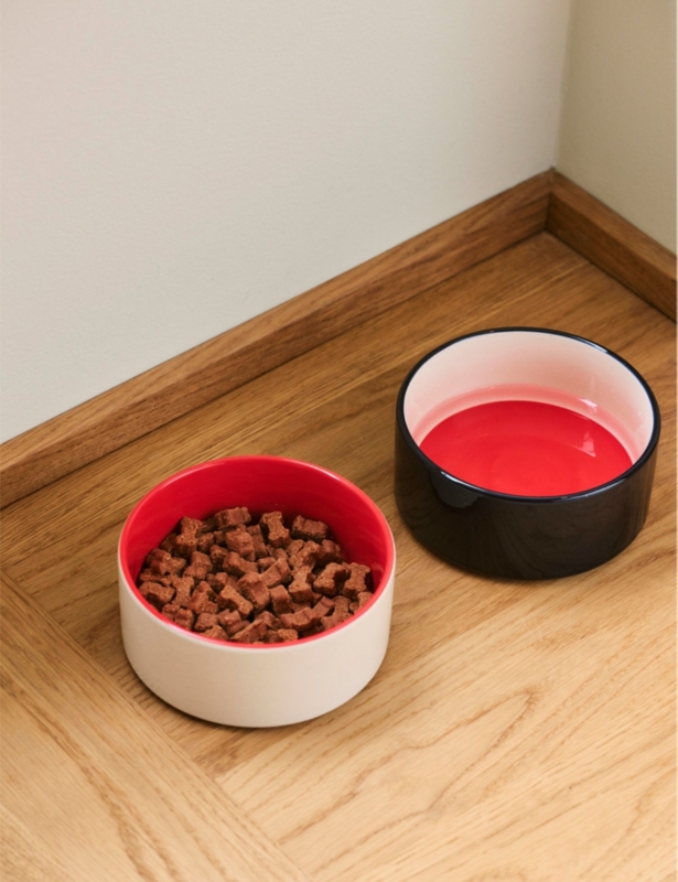 Colour-block large round stoneware dog bowl 20.8cm x 7cm
