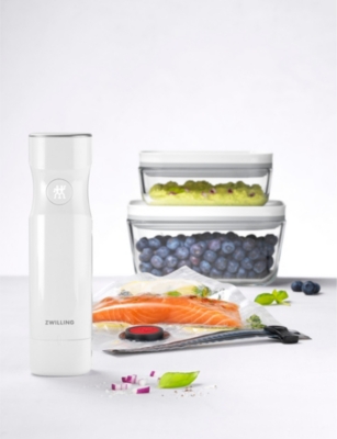 Zwilling J.a. Henckels Grey Fresh & Save S/m Seven-piece Vacuum Starter Set In Grey