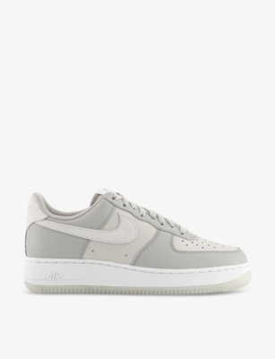 Mens Nike Air Force 1 ’07 Low-Top Leather Trainers