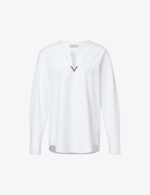 Shop Valentino Garavani Womens Bianco Ottico V-neck Logo-plaque Cotton-poplin Top