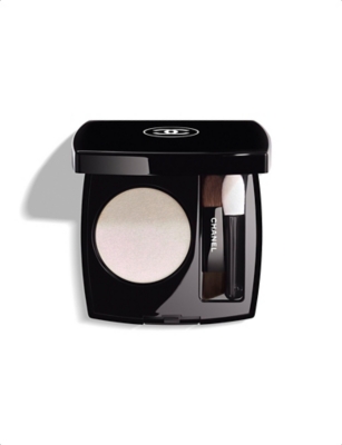 Shop Chanel 220 Blanc Perle Ombre Essentielle Top Coatmulti-use Eye Top Coat 2.2g