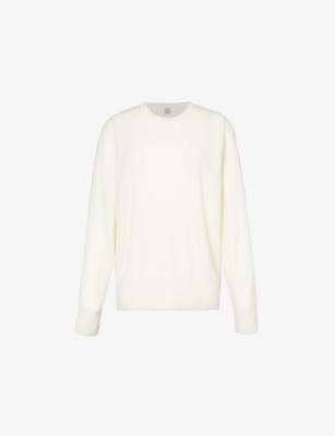 Shop Totême Womens Meringue Relaxed-fit Round-neck Cashmere Jumper