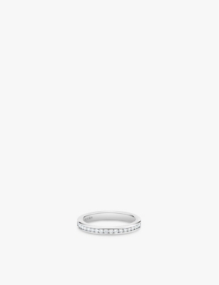 DE BEERS: Classic platinum and 0.26 round-cut diamond wedding ring
