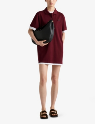 PRADA WOMENS BURGUNDY LOGO-PATCH SHORT-SLEEVE PIQUÉ-COTTON AND JERSEY MINI DRESS 