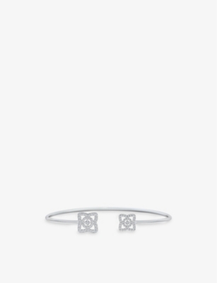 DE BEERS JEWELLERS: Enchanted Lotus 18ct white-gold and 0.42ct brilliant-cut diamond bangle