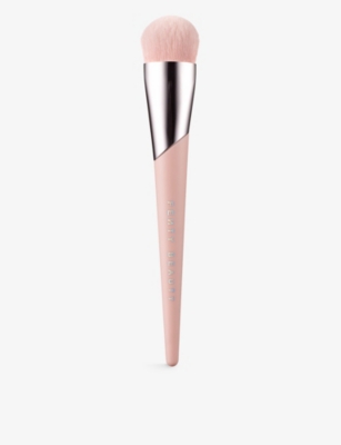 FENTY BEAUTY: Full-Bodied foundation brush 110