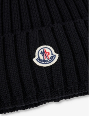 Moncler Logo Patch Ribbed Beanie In Black