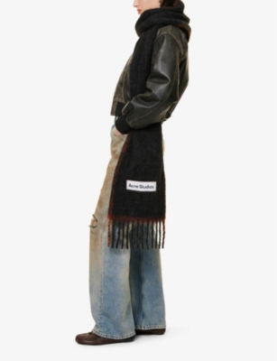 Logo-patch narrow textured-knit scarf