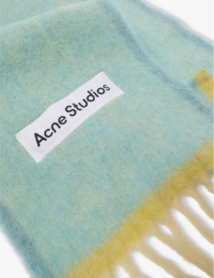 Brand-patch knitted scarf
