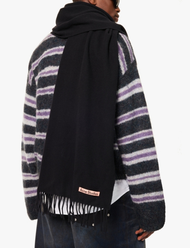 Narrow fringed wool scarf