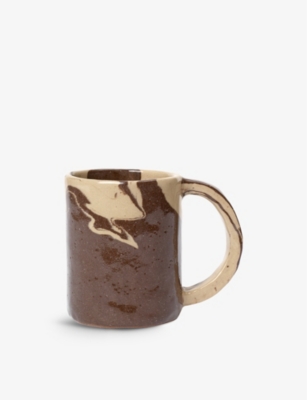 FERM LIVING SAND/BROWN RYU MARBLE-PATTERN STONEWARE MUG 