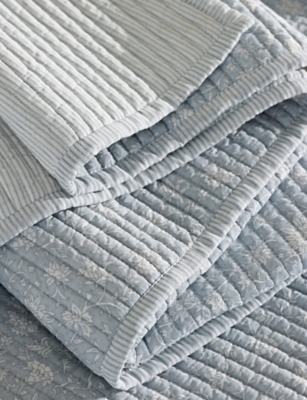 The White Company Floral-print Super King Cotton Quilt In Blue/white