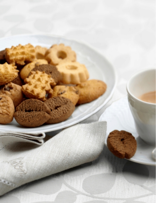 Loison Lemon, Apricot and Pear assorted biscuit tin 120g