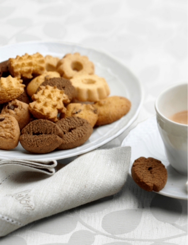 Loison Liquorice and Cinnamon Cherry assorted biscuit tin 120g