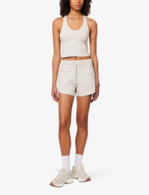 Vuori Womens Ecru Heather Halo Performance Scoop-neck Cropped Stretch-recycled Polyester Top In White