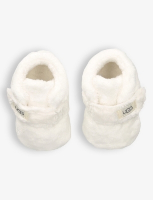 UGG: Baby Bixbee logo-patch fleece crib shoes