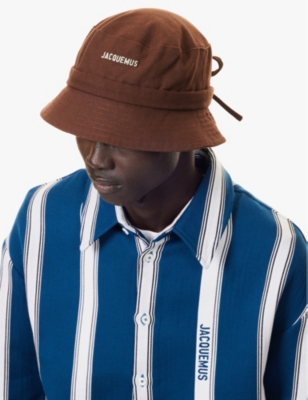 Jacquemus Mens Brown Le Bob Gadjo Script-hardware Cotton Bucket Hat In Brown