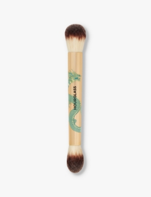 HOURGLASS: Ambient Lighting Edit make-up brush