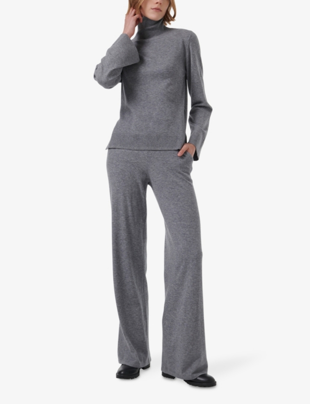 High-neck long-sleeve knitted jumper