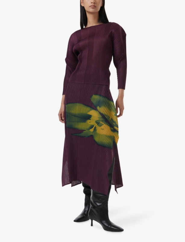Boat-neck batwing-sleeve plisse woven top