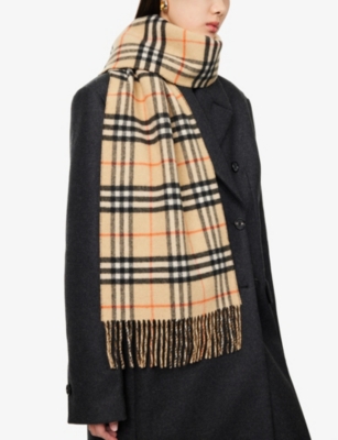 Burberry Womens  Rectangular-shape Fringed-edge Cashmere Scarf In Sand/bison