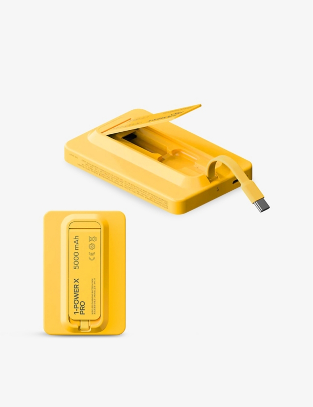 Momax Portable magnetic battery pack with USB-C cable