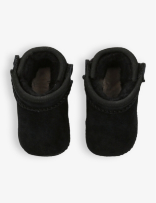 UGG: Baby I Baby Classic Ultra Mini logo-patch suede and shearling crib boots