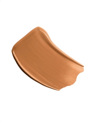 CHANEL: <strong>Ultra Le Teint Velvet</strong> Blurring Smooth-Effect Foundation Velvet Matte Finish 30ml
