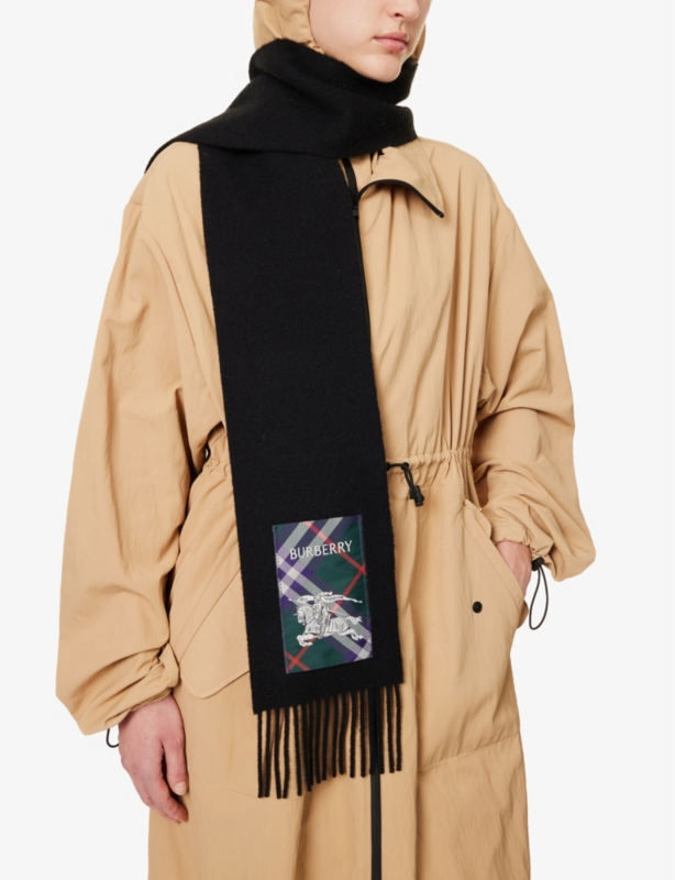Brand-patch fringed cashmere scarf