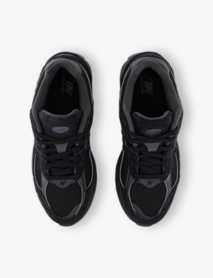 NEW BALANCE MENS BLACK CEMENT 2002 PANELLED LOW-TOP SUEDE TRAINERS