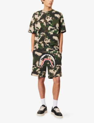 A Bathing Ape Mens Green Shark-graphic Camo Cotton-jersey Sweat Shorts