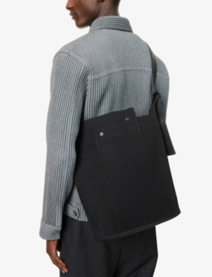 HOMME PLISSE ISSEY MIYAKE: Utility Plisse Knitted Tote Bag