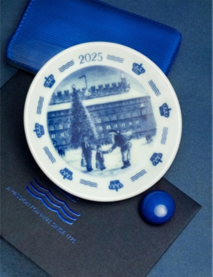 ROYAL COPENHAGEN: Christmas in Copenhagen 2025 Porcelain Plate 8.5cm
