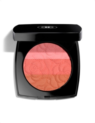 CHANEL: <strong>CAMÉLIA FUTURA</strong> Powder Blush Trio 8.5g