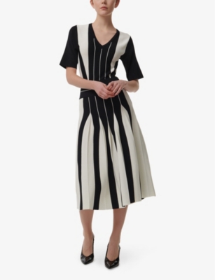 LEEM: Monochrome Pleated Short-Sleeve Knitted Midi Dress