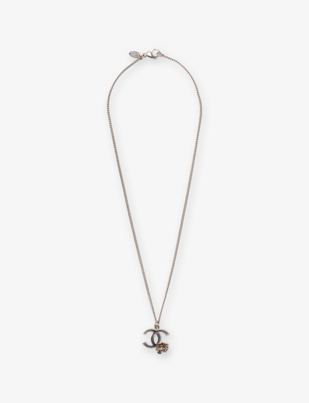 Pre-Loved Chanel Camellia Silver-Plated Metal Pendant Necklace