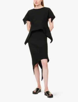 ISSEY MIYAKE: Subdued Asymmetric Knitted Top