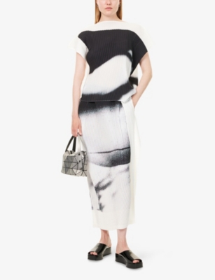 ISSEY MIYAKE: Shadow Study Pleats Asymmetric Knitted Midi Skirt
