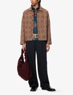 Kartik Research Mens  Graphic-print Cropped Cotton Quilted Jacket In Brown/black