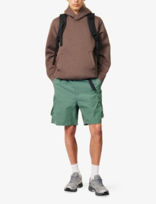 THE NORTH FACE MENS PATCH-POCKET RELAXED-FIT WOVEN CARGO SHORT DARK GREEN 