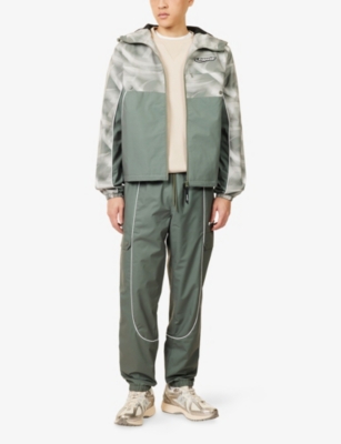 Trapstar Mens Khaki Hyperdrive Logo-patch Shell Tracksuit Bottoms In Green