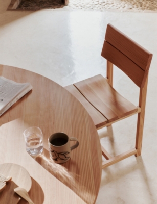 FERM LIVING DARK BUFF UTZON - CAN LIS VUELO STONEWARE MUG 9CM 